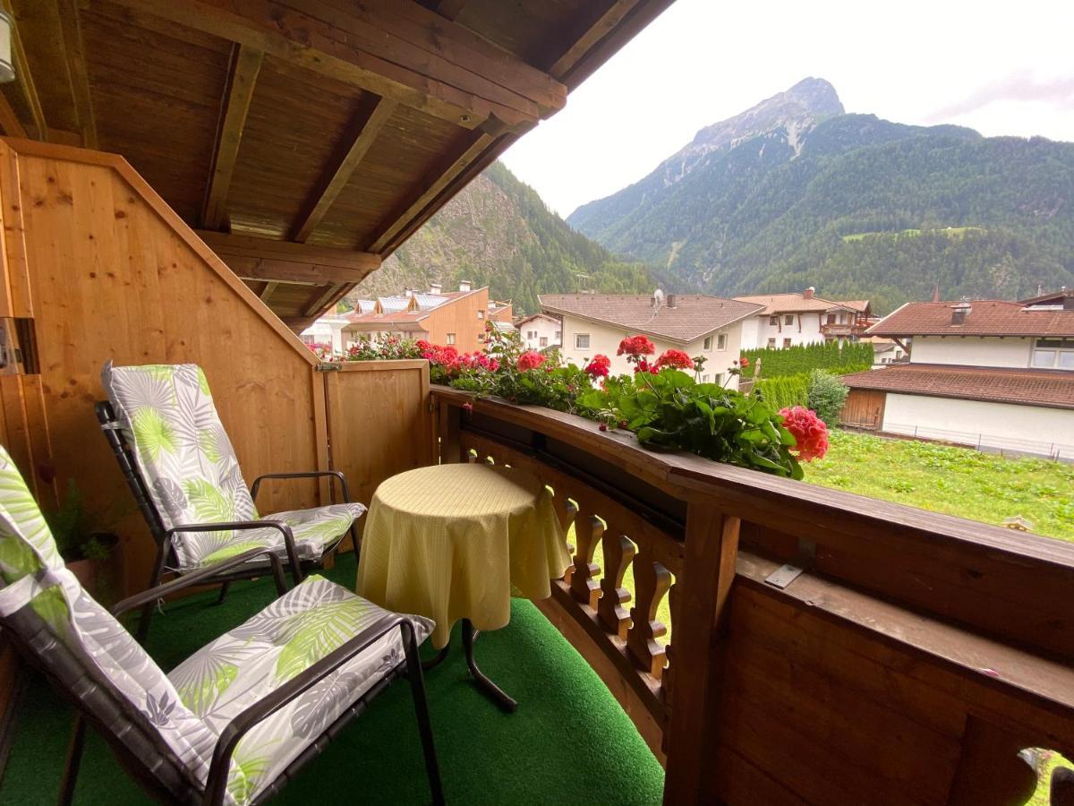 Gaestehaus Waltraud Längenfeld Exterior foto