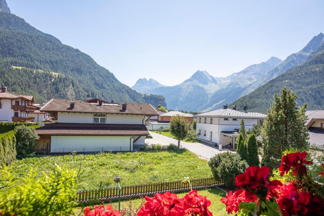 Gaestehaus Waltraud Längenfeld Exterior foto