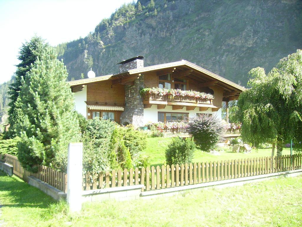 Gaestehaus Waltraud Längenfeld Exterior foto