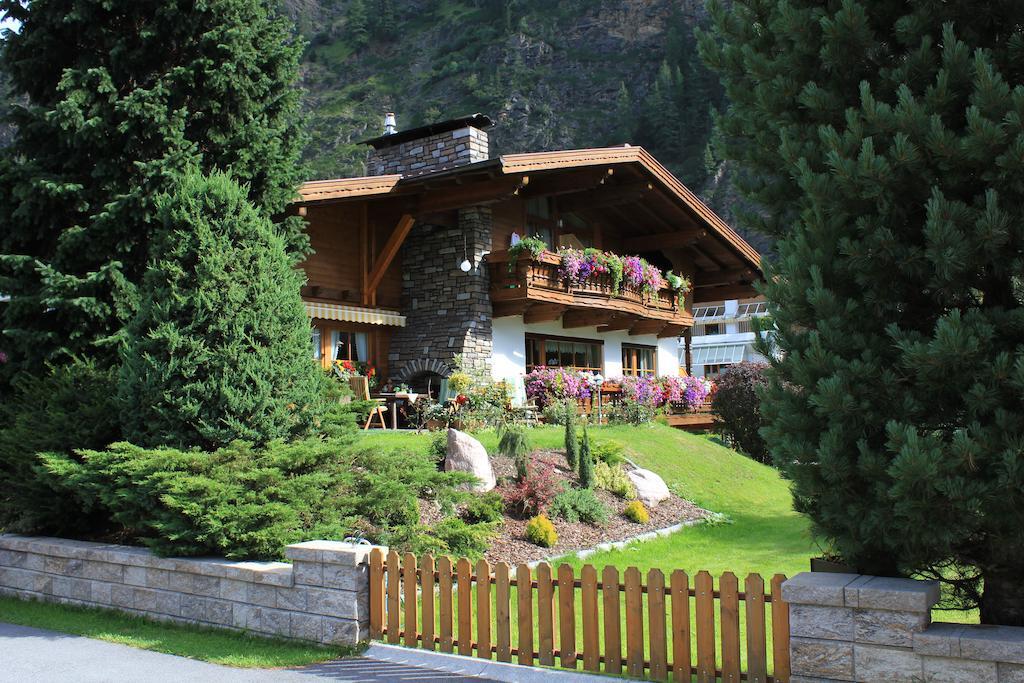 Gaestehaus Waltraud Längenfeld Exterior foto
